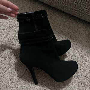 Black heel boots